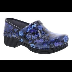 Floral Dansko clogs women size is 8.5 (39)